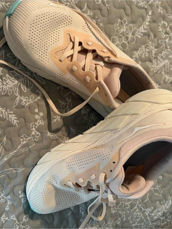 Hoka Shoes - Hoka Arahi 7 Women's Cream/Beige Athletic Running Shoes